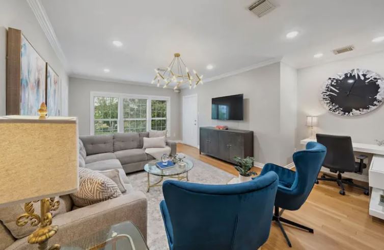 Naples Calming Waves Luxury Home 4/3